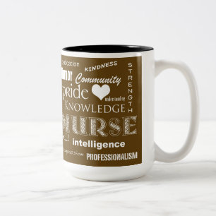 Taza Bicolor Atributos del Orgullo de Enfermería/Marrón