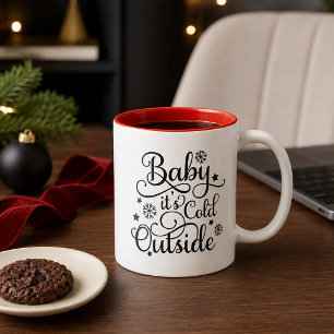 Taza Bicolor Baby hace frío afuera en letra negra