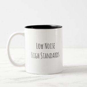 Taza Bicolor Bajo Ruido. Altos Estándares. Minimalista Motivaci