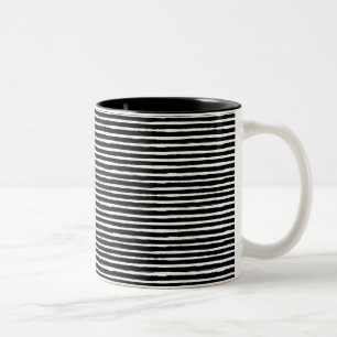 Taza Bicolor Bandas acuáticas dibujadas a mano en blanco y negr