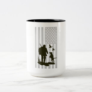 Taza Bicolor Bandera Americana Vintage Silueta de Caza al Aire