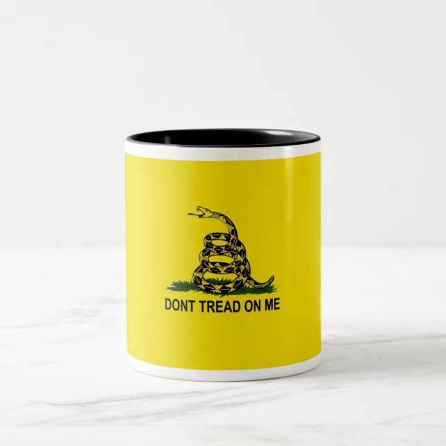 Taza Bicolor Bandera de Gadsden (Centro)