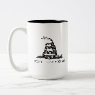 Taza Bicolor Bandera Gadsden No Pises Libertario Amarillo