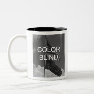 Taza Bicolor Banderas de escala de grises ciegas de color