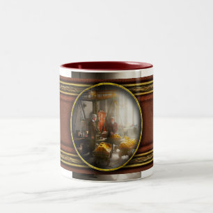 Taza Bicolor Banquero: vale su peso en oro