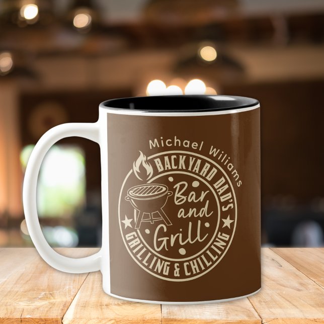 Taza Bicolor Bar y asador de papá personalizado (Subido por el creador)