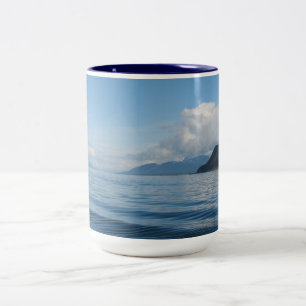 Taza Bicolor Barco cerca de la bahía de Auke, Alaska