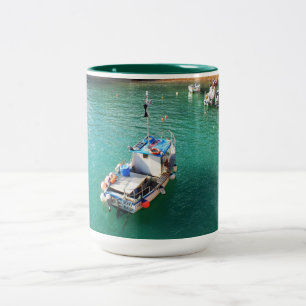 Taza Bicolor Barcos de pesca con marea alta