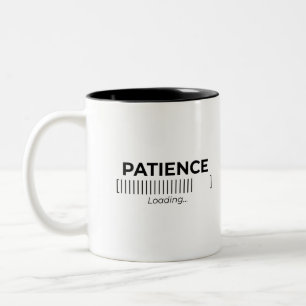 Taza Bicolor Barra de tipografía de carga con paciencia minimal