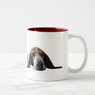 Taza Bicolor Basset Hound que se acuesta