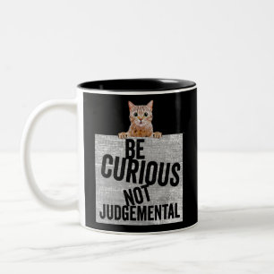 Taza Bicolor Be Curious Not Judgemental curious cat