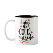 Bebé negro rojo es navidad exterior frío