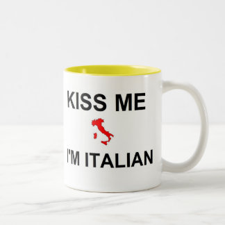 Taza Bicolor Béseme que soy italiano