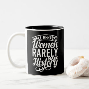 Taza Bicolor Bien comportadas Las mujeres rara vez hacen histor
