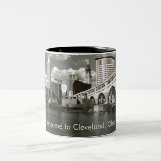 Taza Bicolor ¡Bienvenidos a Cleveland, Ohio! (Centro)