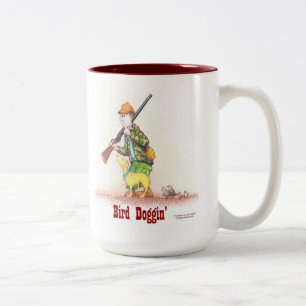 Taza Bicolor Bird Doggin 'una mirada caprichosa a un cazador y 