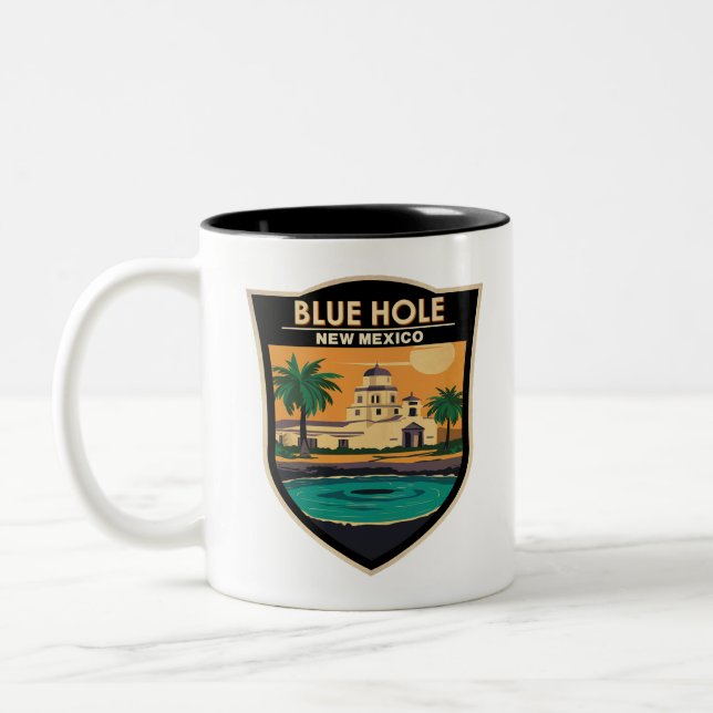 Taza Bicolor Blue Hole New Mexico Travel Art Badge (Izquierda)