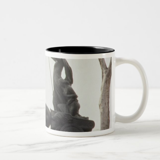 Taza Bicolor Boadicea, 1902 (Derecha)