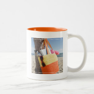 Taza Bicolor Bolso que cuelga en tronco de árbol en la playa d