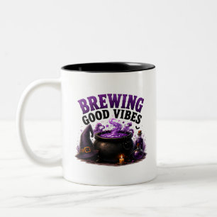Taza Bicolor ✨ Bruja Divertida Preparando Dichos de Halloween �