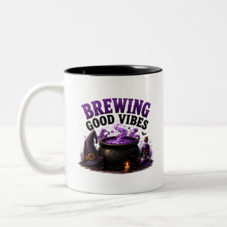Taza Bicolor ✨ Bruja Divertida Preparando Dichos de Halloween �