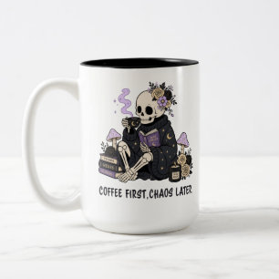 Taza Bicolor Bruja Esqueleto Café Primero Caos Después Gótico