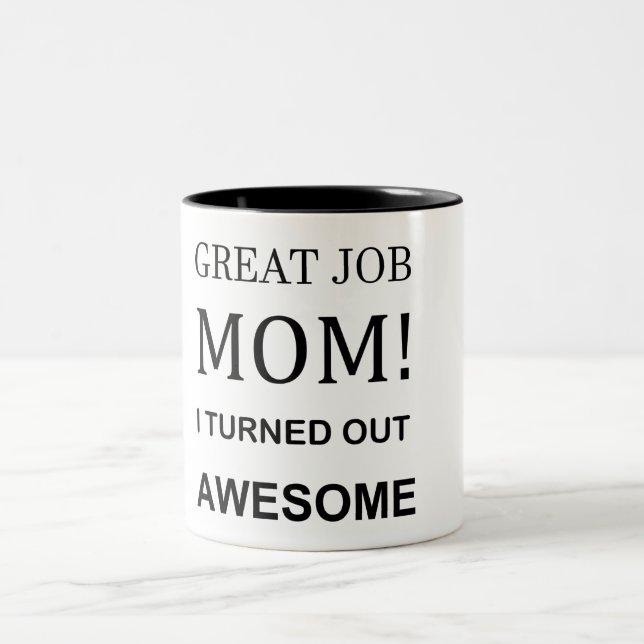 Taza Bicolor Buen trabajo, mamá. Resulté increíble. (Centro)