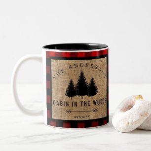 Taza Bicolor Cabina de nombre de familia rústica en los bosques
