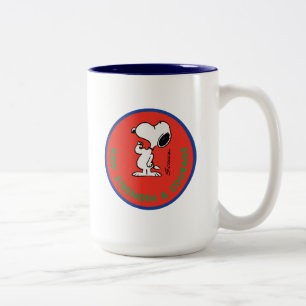 Taza Bicolor Cacahuetes   Snoopy Raw Strength & Courage Badge