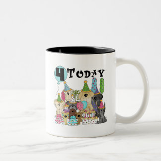 Taza Bicolor Cachorros 4º cumpleaños Camisetas y regalos
