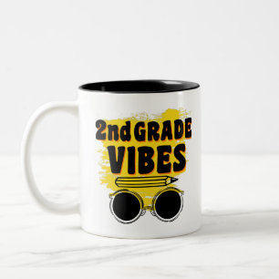 Taza Bicolor Camiseta de Vibraciones de 2do Grado de Regreso a 