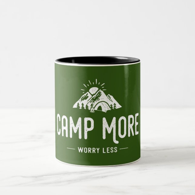 Taza Bicolor Campamento más preocupación menos (Centro)
