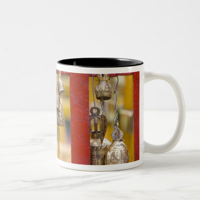 Taza Bicolor Campanas budistas en el templo Doi Suthep (Derecha)