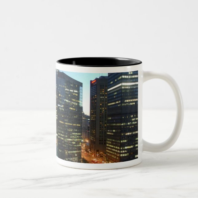 Taza Bicolor Canadá, Quebec, Montreal. Montreal downtown, (Derecha)