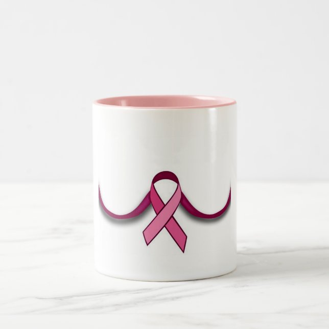 Taza Bicolor Cáncer de pecho rosado de la cinta (Centro)