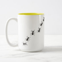 Caneca com estampa divertida de formigas.