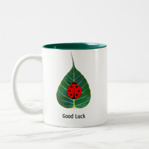 Taza Bicolor Cariñosa Mariquita con Suerte en Hoja