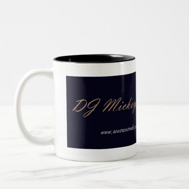 Taza Bicolor cartel de DJ Mickeymouse (Izquierda)