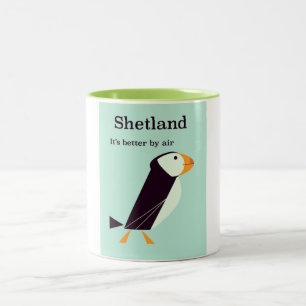 Taza Bicolor Cartel de viaje vintage de frailecillo de Shetland