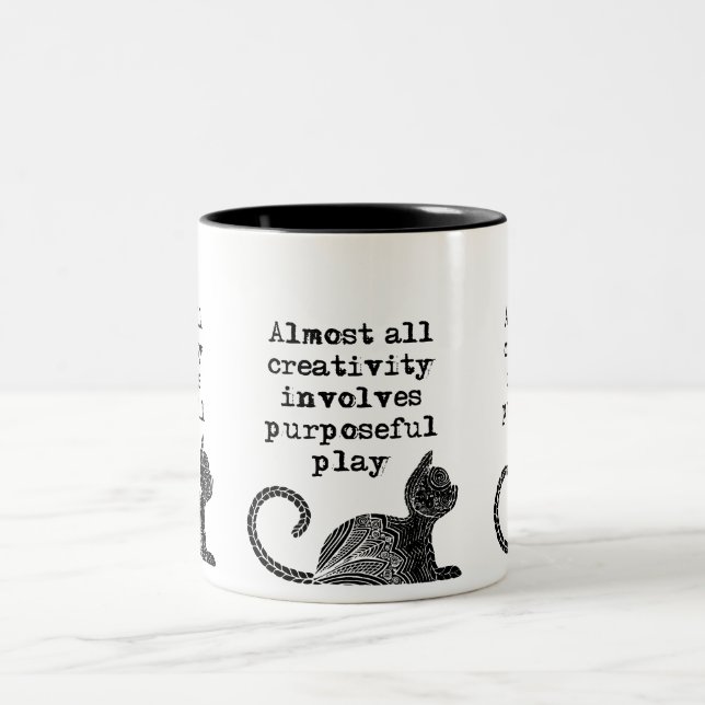 Taza Bicolor Casi toda la creatividad implica juego intencional (Centro)