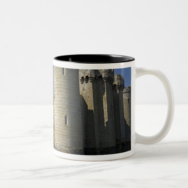 Taza Bicolor Castillo Bodiam (1385), reflejado en foat, Este (Derecha)
