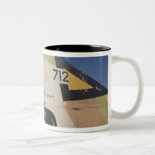 Taza Bicolor Caza Kfir construido por Israel