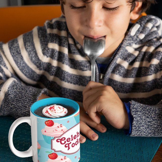 Taza Bicolor Celebrar hoy la tarta dulce (Subido por el creador)