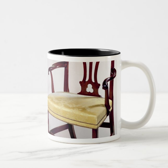 Taza Bicolor Cenando sillas, con las partes posteriores (Derecha)
