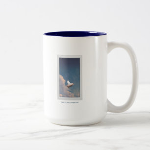 Taza Bicolor cerda volante a través de la ventana