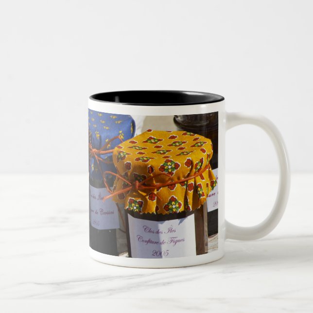 Taza Bicolor Cesta con croissants y panes de chocolate. (Derecha)