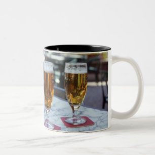 Taza Bicolor Chablis; dos cervezas frías a 42 grados en un calu