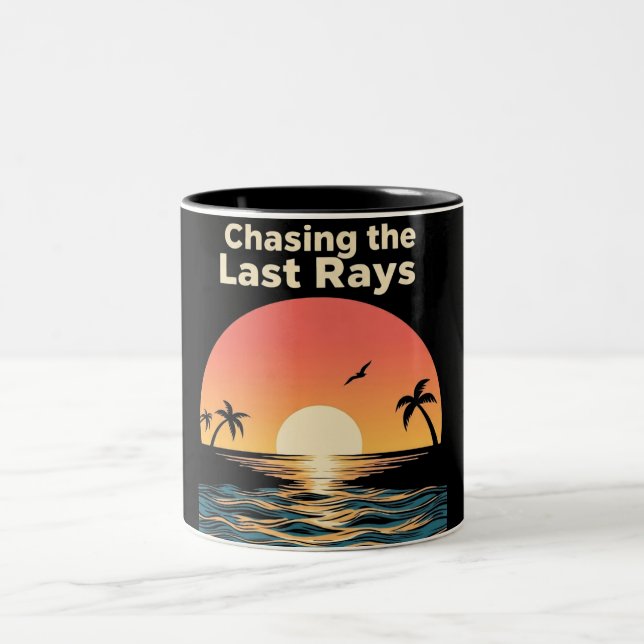 Taza Bicolor Chasing The Last Ray – Sunset Dreamer Aesthetic (Centro)