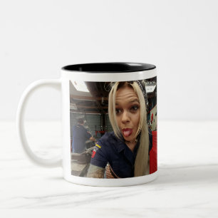 Taza Bicolor Chica de herramientas oficiales Lilli taller mug 2