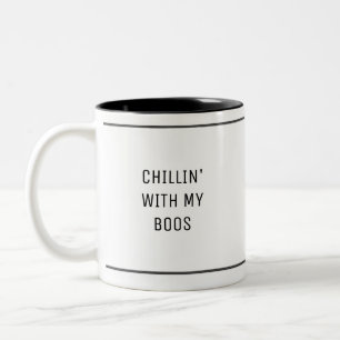 Taza Bicolor Chillin' Con Mi Boos Blanco Negro